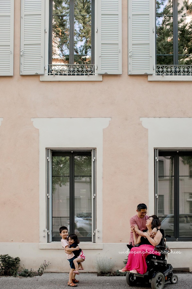 seance photo famille fauteuil roulant Lyon part dieu