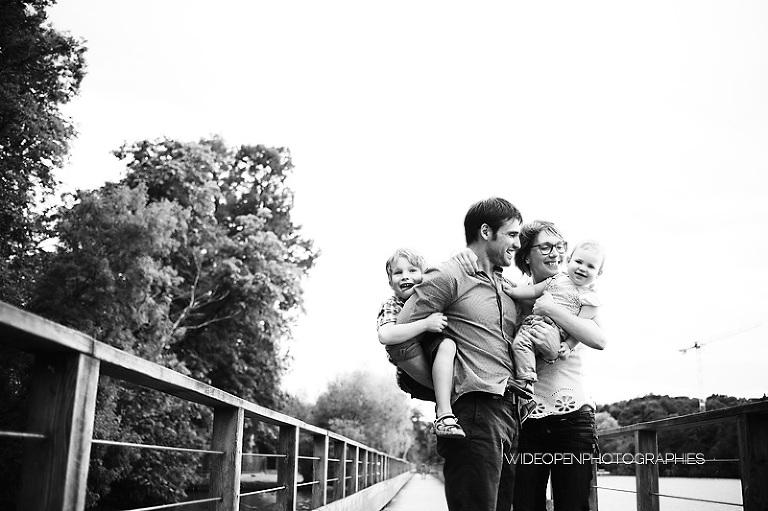 séance photo famille sur les bords de l'Erdre