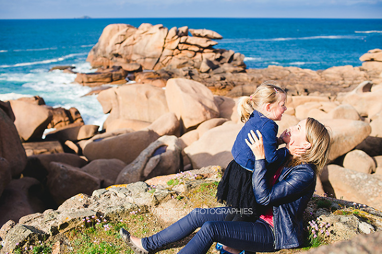 séance photo famille Ploumanach, Bretagne nord