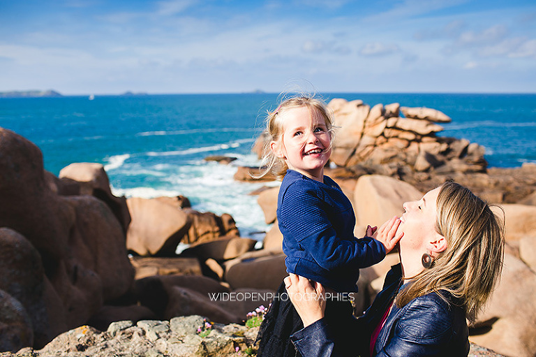 séance photo famille Ploumanach, Bretagne nord