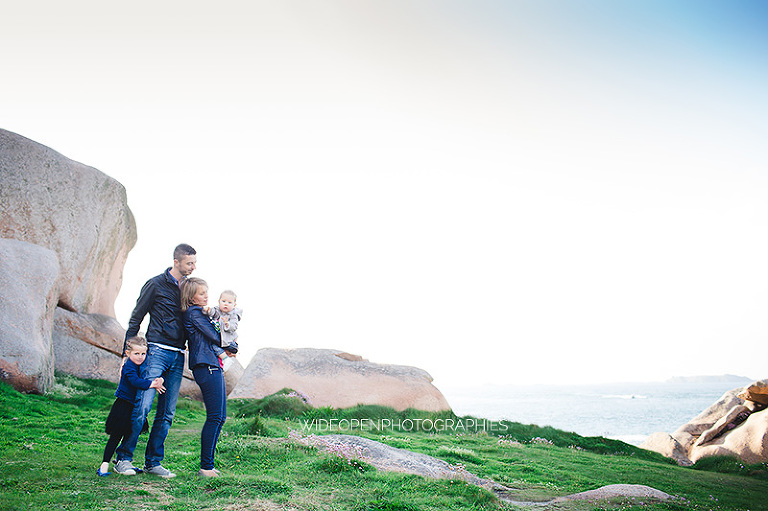 séance photo famille Ploumanach, Bretagne nord
