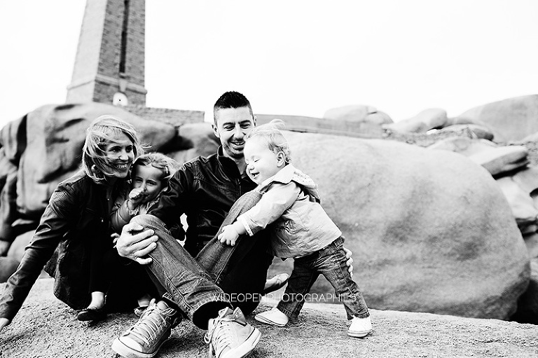 la famille c. photographe famille bretagne nord ploumanach 33