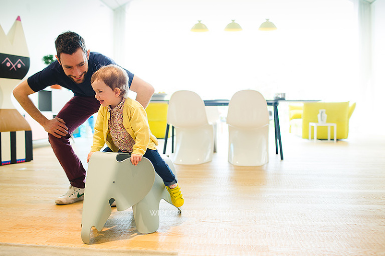 séance photo famille jumelles au musée Vitra, Allemagne