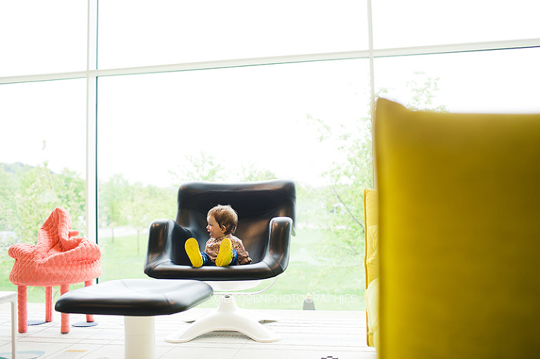 séance photo famille jumelles au musée Vitra, Allemagne