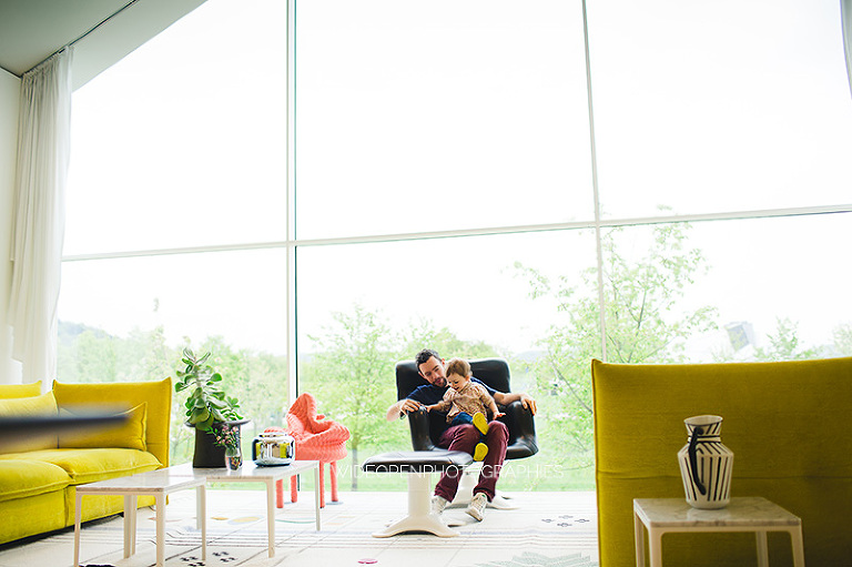 séance photo famille jumelles au musée Vitra, Allemagne