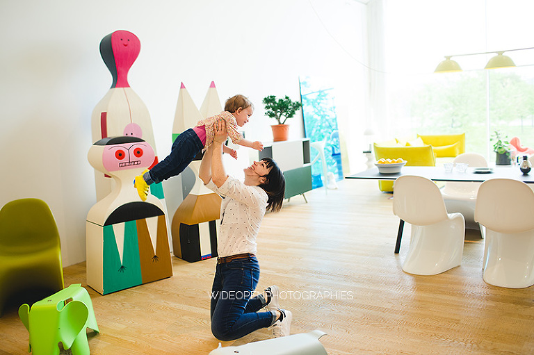 séance photo famille jumelles au musée Vitra, Allemagne