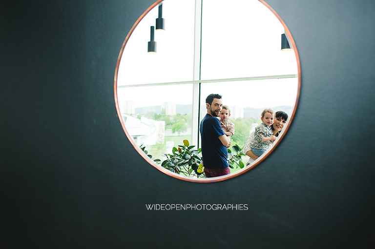 séance photo famille jumelles au musée Vitra, Allemagne