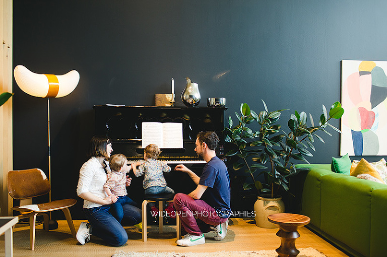 séance photo famille jumelles au musée Vitra, Allemagne
