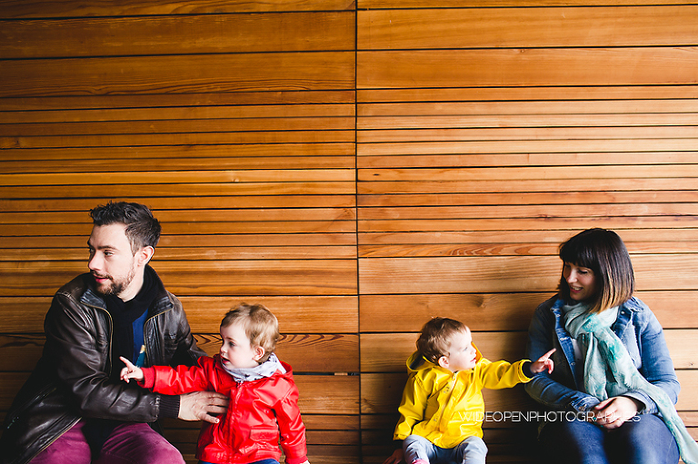 séance photo famille jumelles au musée Vitra, Allemagne