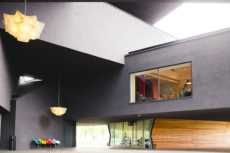 séance photo famille jumelles au musée Vitra, Allemagne