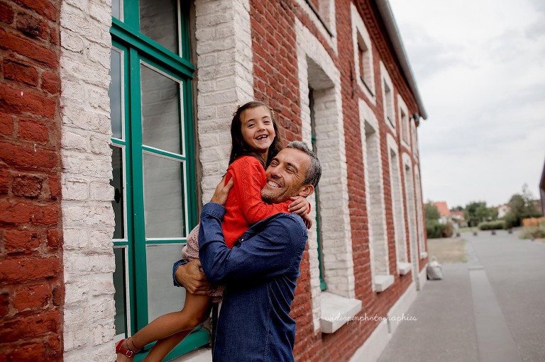 séance photo famille à la cité des électriciens, près de Béthune