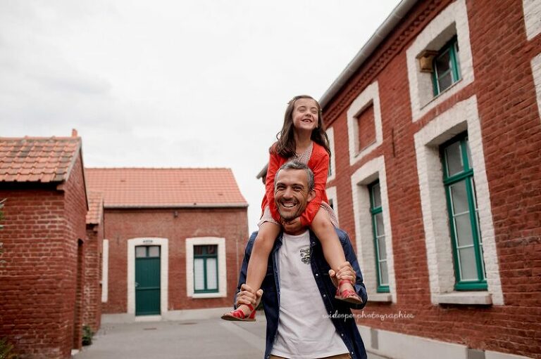 séance photo famille à la cité des électriciens, près de Béthune